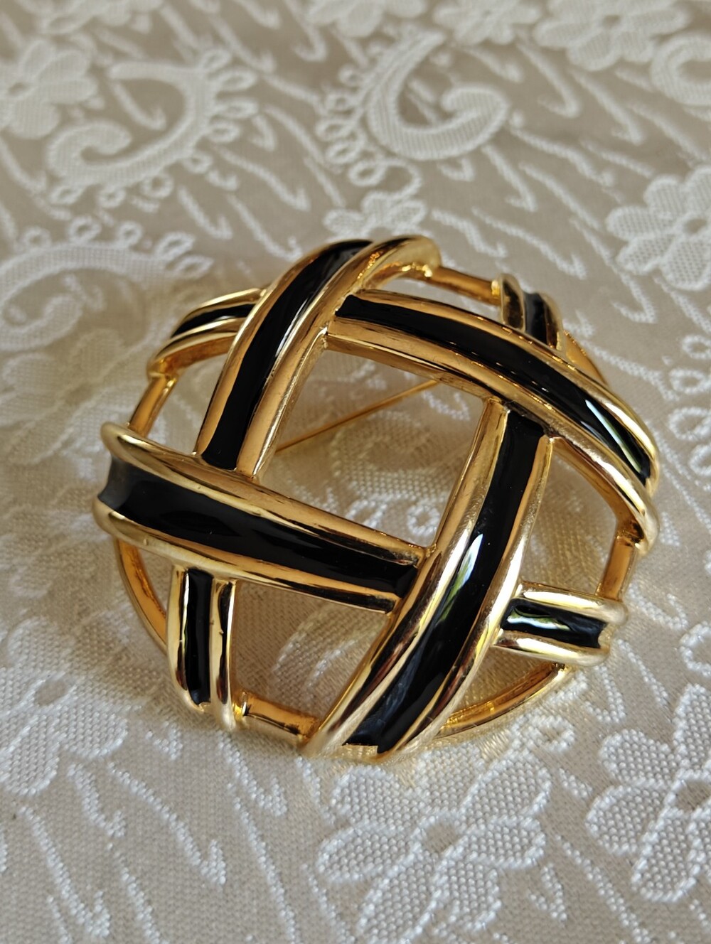 Vintage Modernist Signed Keyes Basket Weave Domed Brooch